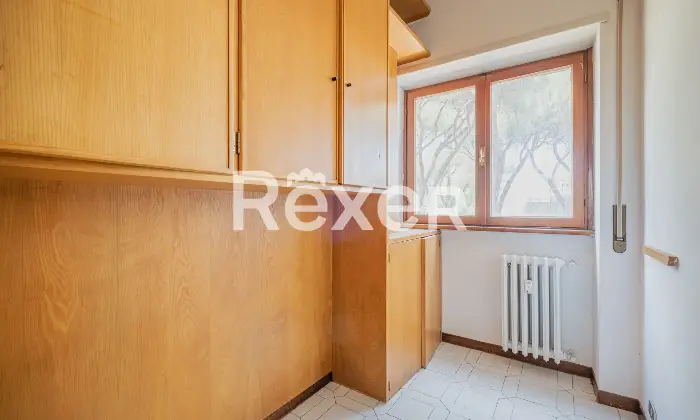 Rexer-Roma-MostaccianoEURQuadrilocale-con-terrazzo-e-due-box-Altro
