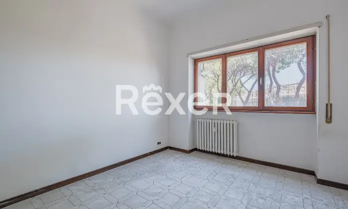 Rexer-Roma-MostaccianoEURQuadrilocale-con-terrazzo-e-due-box-Altro