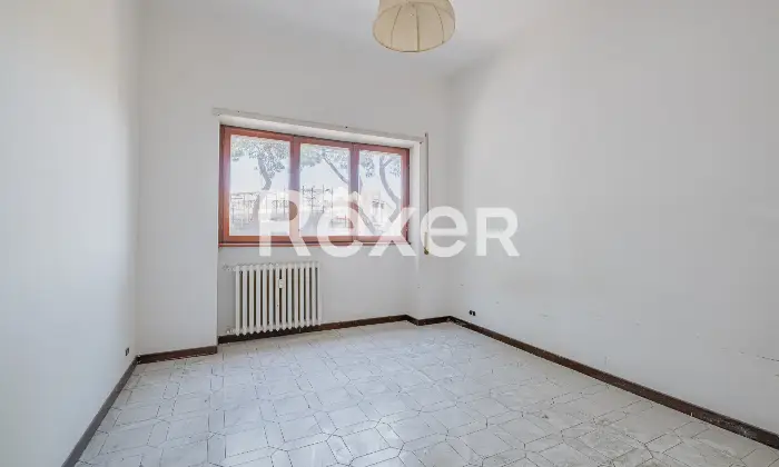 Rexer-Roma-MostaccianoEURQuadrilocale-con-terrazzo-e-due-box-Altro