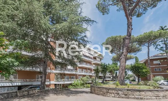 Rexer-Roma-MostaccianoEURQuadrilocale-con-terrazzo-e-due-box-Altro