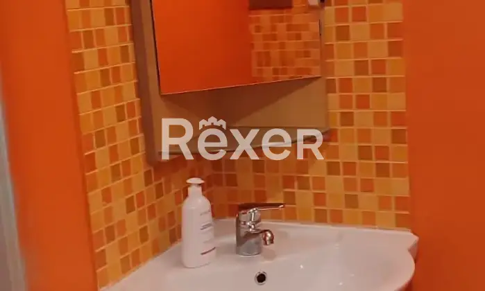 Rexer-Cosenza-Ufficio-con-ingresso-indipendente-in-stabile-con-ascensore-Altro