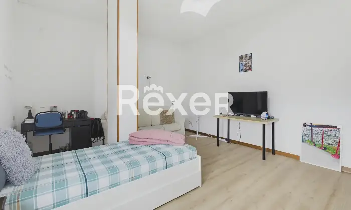 Rexer-Brescia-Plurilocale-con-box-auto-Altro
