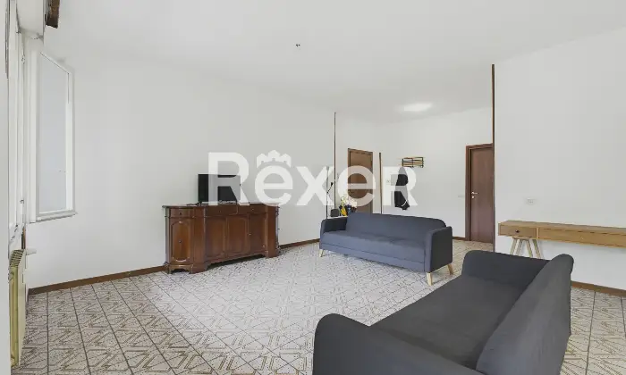 Rexer-Brescia-Plurilocale-con-box-auto-Altro