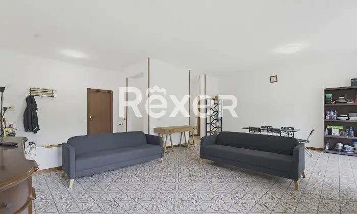 Rexer-Brescia-Plurilocale-con-box-auto-Altro