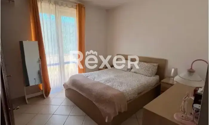 Rexer-Muros-Appartamento-su-due-piani-in-vendita-in-Via-Coghinas-a-Muros-Camera-da-letto-matrimoniale