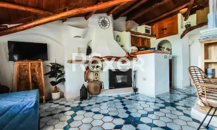 Rexer-Olbia-Attico-vista-mare-in-piccolo-borgo-con-piscina-Altro