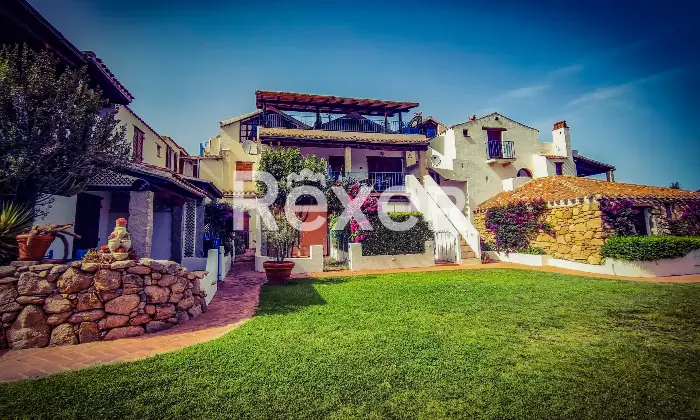 Rexer-Olbia-Attico-vista-mare-in-piccolo-borgo-con-piscina-Terrazzo