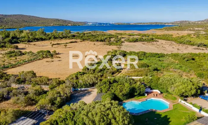 Rexer-Olbia-Attico-vista-mare-in-piccolo-borgo-con-piscina-Terrazzo