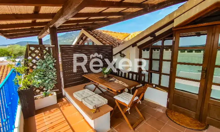 Rexer-Olbia-Attico-vista-mare-in-piccolo-borgo-con-piscina-Altro
