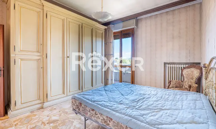 Rexer-Scandicci-Luminoso-vani-oltre-balcone-su-i-tre-lati-e-box-auto-Altro