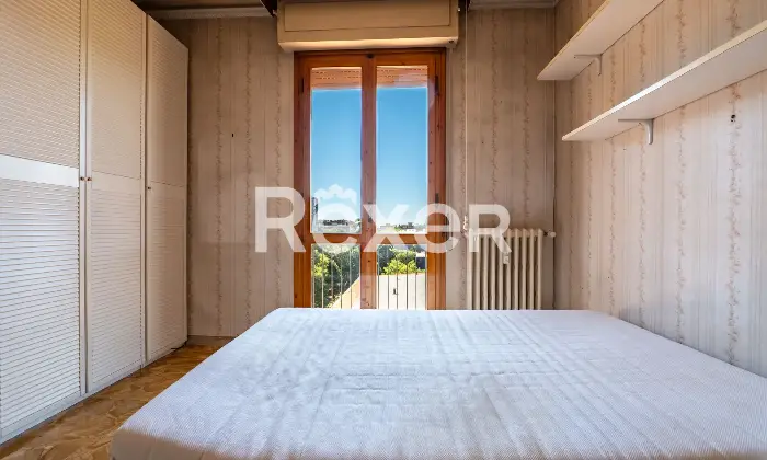 Rexer-Scandicci-Luminoso-vani-oltre-balcone-su-i-tre-lati-e-box-auto-Altro