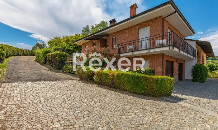 Rexer-Diano-dAlba-Casa-indipendente-con-ampio-giardino-e-autorimesse-Altro