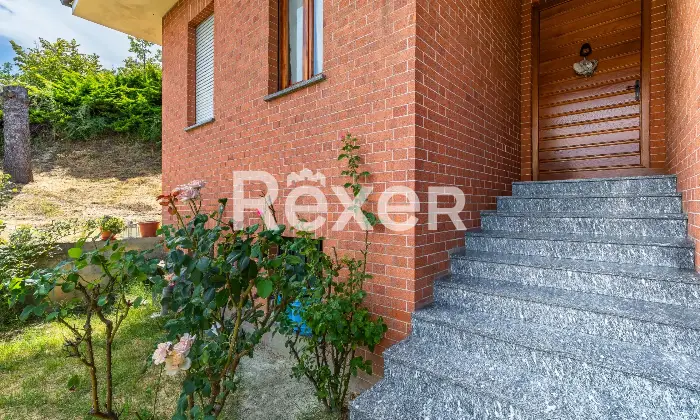 Rexer-Diano-dAlba-Casa-indipendente-con-ampio-giardino-e-autorimesse-Altro