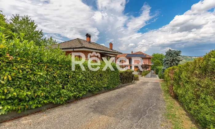 Rexer-Diano-dAlba-Casa-indipendente-con-ampio-giardino-e-autorimesse-Altro