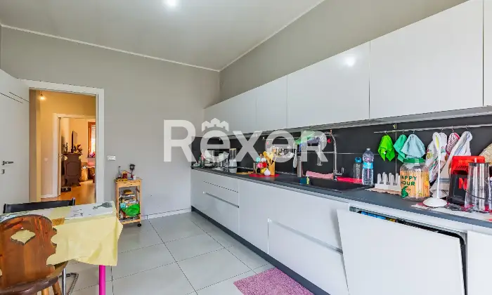 Rexer-Diano-dAlba-Casa-indipendente-con-ampio-giardino-e-autorimesse-Altro