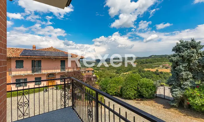 Rexer-Diano-dAlba-Casa-indipendente-con-ampio-giardino-e-autorimesse-Altro