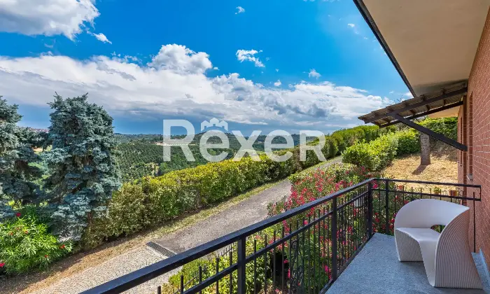 Rexer-Diano-dAlba-Casa-indipendente-con-ampio-giardino-e-autorimesse-Altro