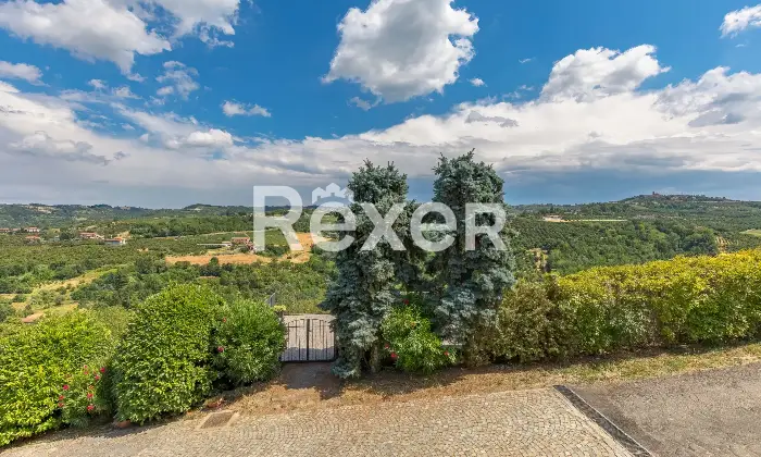 Rexer-Diano-dAlba-Casa-indipendente-con-ampio-giardino-e-autorimesse-Altro
