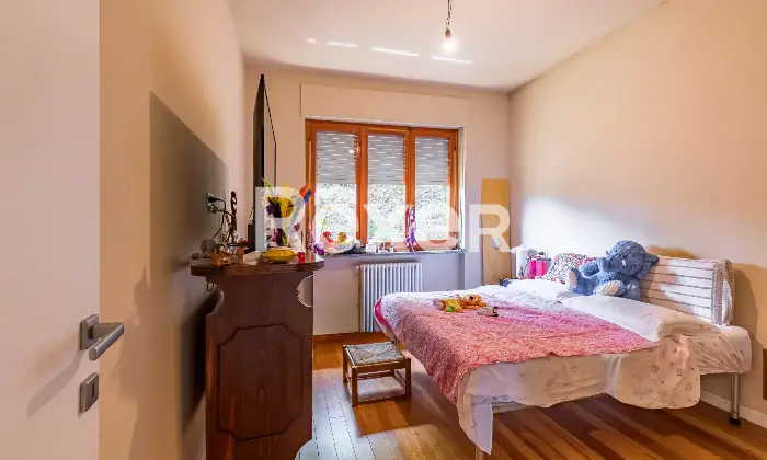 Rexer-Diano-dAlba-Casa-indipendente-con-ampio-giardino-e-autorimesse-Altro