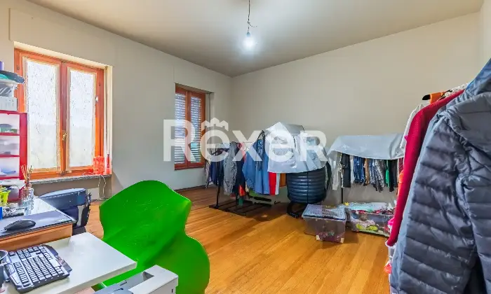 Rexer-Diano-dAlba-Casa-indipendente-con-ampio-giardino-e-autorimesse-Altro