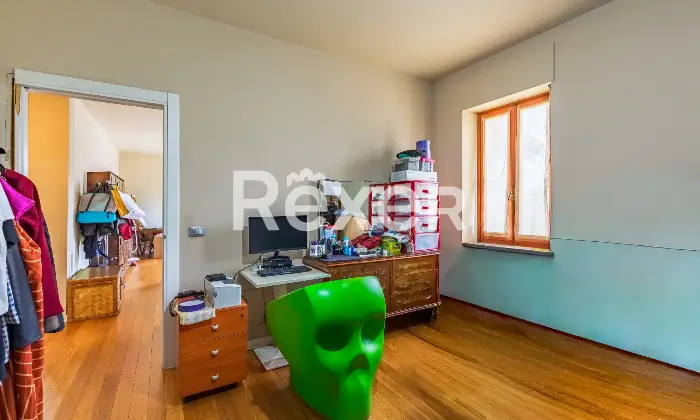 Rexer-Diano-dAlba-Casa-indipendente-con-ampio-giardino-e-autorimesse-Altro