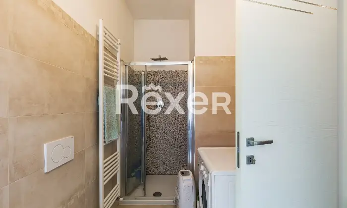 Rexer-Diano-dAlba-Casa-indipendente-con-ampio-giardino-e-autorimesse-Altro