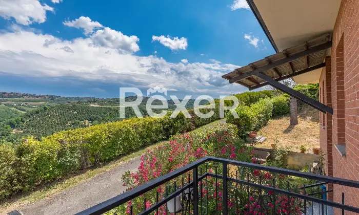 Rexer-Diano-dAlba-Casa-indipendente-con-ampio-giardino-e-autorimesse-Altro