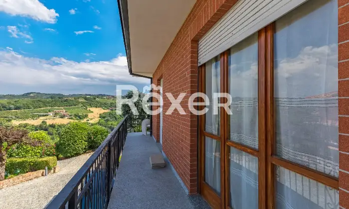Rexer-Diano-dAlba-Casa-indipendente-con-ampio-giardino-e-autorimesse-Altro