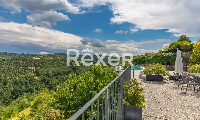 Rexer-Diano-dAlba-Casa-indipendente-con-ampio-giardino-e-autorimesse-Altro