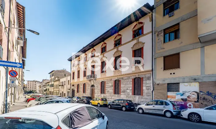 Rexer-FIRENZE-San-Jacopino-in-strada-tranquilla-palazzo-depoca-trilocale-con-terrazza-Altro