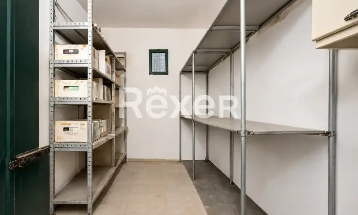 Rexer-Bari-Ampio-appartamento-di-sei-vani-oltre-accessori-in-vendita-in-Via-Giuseppe-Petraglione-Altro