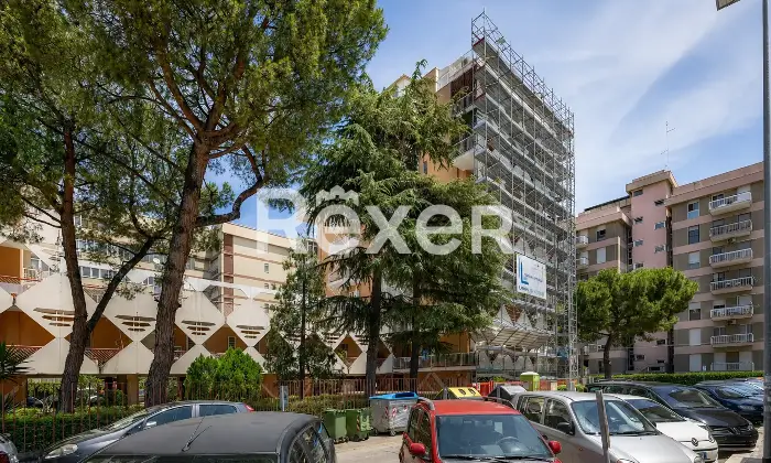Rexer-Bari-Ampio-appartamento-di-sei-vani-oltre-accessori-in-vendita-in-Via-Giuseppe-Petraglione-Altro