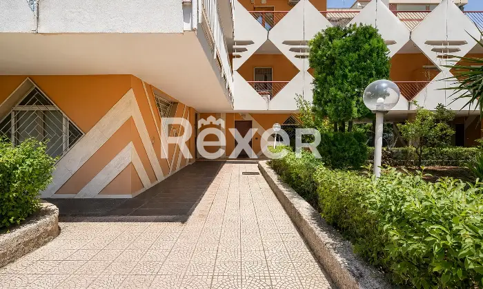 Rexer-Bari-Ampio-appartamento-di-sei-vani-oltre-accessori-in-vendita-in-Via-Giuseppe-Petraglione-Altro