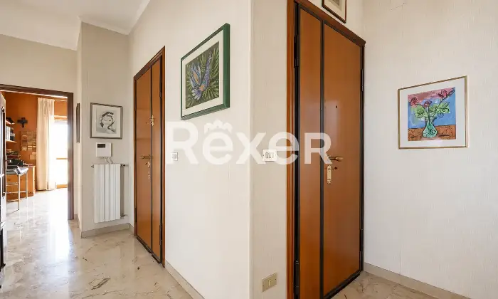 Rexer-Bari-Ampio-appartamento-di-sei-vani-oltre-accessori-in-vendita-in-Via-Giuseppe-Petraglione-Altro