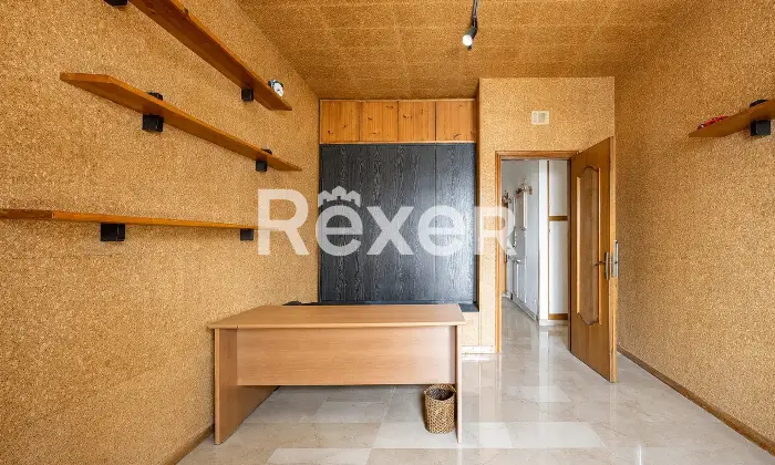 Rexer-Bari-Ampio-appartamento-di-sei-vani-oltre-accessori-in-vendita-in-Via-Giuseppe-Petraglione-Altro