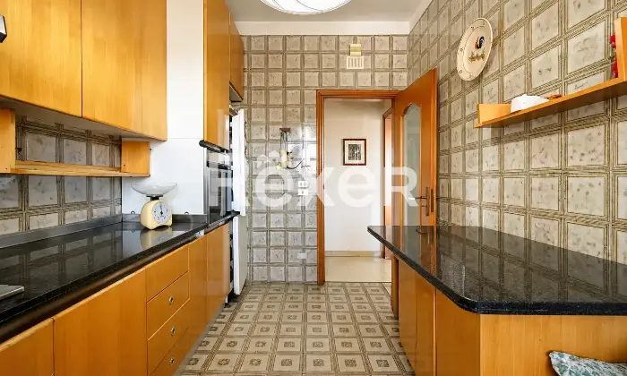 Rexer-Bari-Ampio-appartamento-di-sei-vani-oltre-accessori-in-vendita-in-Via-Giuseppe-Petraglione-Altro