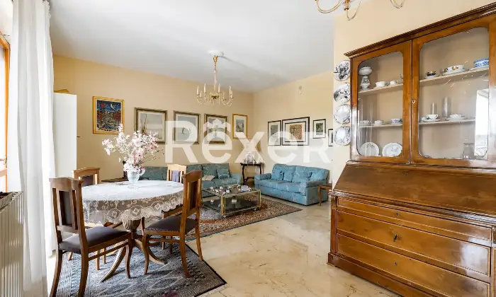 Rexer-Bari-Ampio-appartamento-di-sei-vani-oltre-accessori-in-vendita-in-Via-Giuseppe-Petraglione-Altro