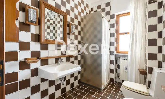 Rexer-Bari-Ampio-appartamento-di-sei-vani-oltre-accessori-in-vendita-in-Via-Giuseppe-Petraglione-Altro