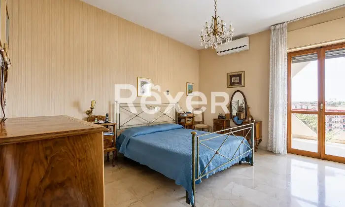 Rexer-Bari-Ampio-appartamento-di-sei-vani-oltre-accessori-in-vendita-in-Via-Giuseppe-Petraglione-Altro