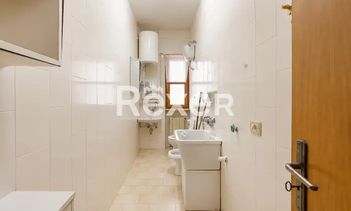 Rexer-Bari-Ampio-appartamento-di-sei-vani-oltre-accessori-in-vendita-in-Via-Giuseppe-Petraglione-Altro