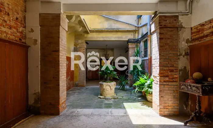 Rexer-Venezia-Ampio-appartamento-con-magazzino-nel-cuore-del-Sestiere-Castello-Altro