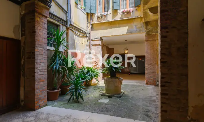 Rexer-Venezia-Ampio-appartamento-con-magazzino-nel-cuore-del-Sestiere-Castello-Altro
