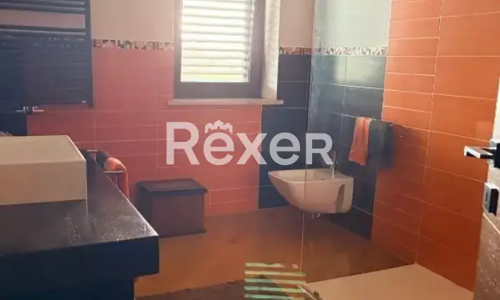 Rexer-Ossi-Bellissima-villetta-indipendente-moderna-su-livelli-con-mansarda-e-taverna-Altro