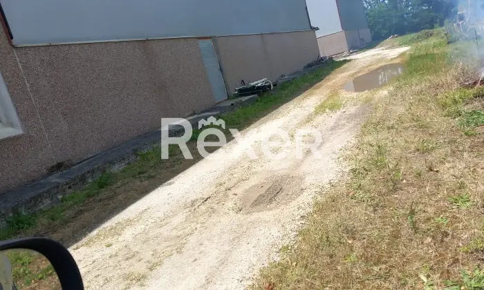 Rexer-dragoni-Propriet-industriale-con-due-capannoni-indipendenti-e-ampio-piazzale-Altro