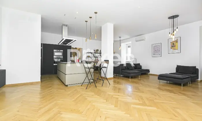 Rexer-Genova-Prestigioso-ultimo-piano-ristrutturato-con-terrazzo-nel-centro-di-Genova-Altro