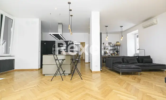 Rexer-Genova-Prestigioso-ultimo-piano-ristrutturato-con-terrazzo-nel-centro-di-Genova-Altro