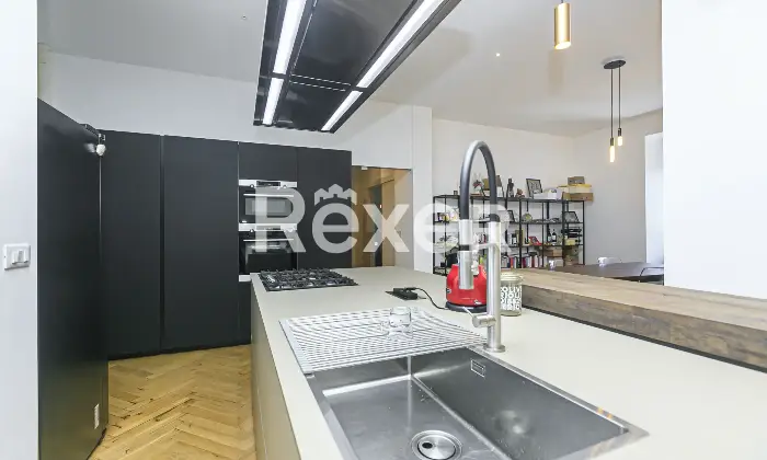Rexer-Genova-Prestigioso-ultimo-piano-ristrutturato-con-terrazzo-nel-centro-di-Genova-Altro