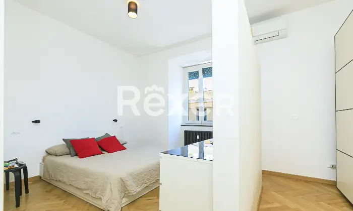Rexer-Genova-Prestigioso-ultimo-piano-ristrutturato-con-terrazzo-nel-centro-di-Genova-Altro