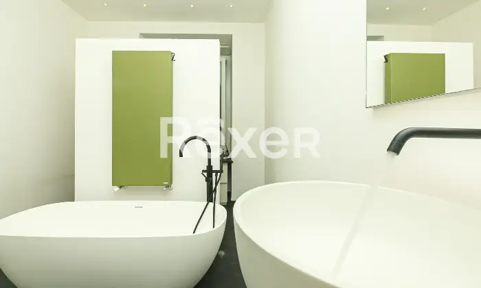 Rexer-Genova-Prestigioso-ultimo-piano-ristrutturato-con-terrazzo-nel-centro-di-Genova-Altro