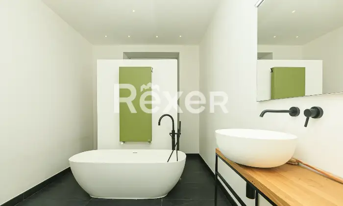 Rexer-Genova-Prestigioso-ultimo-piano-ristrutturato-con-terrazzo-nel-centro-di-Genova-Altro